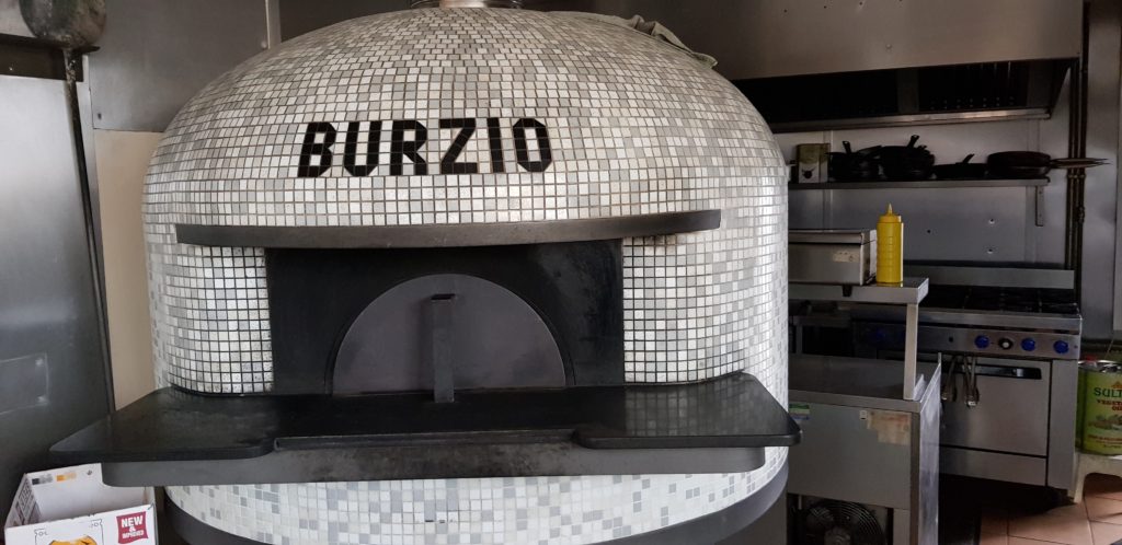 Vesuvio pizza oven. cleaned and ready to go